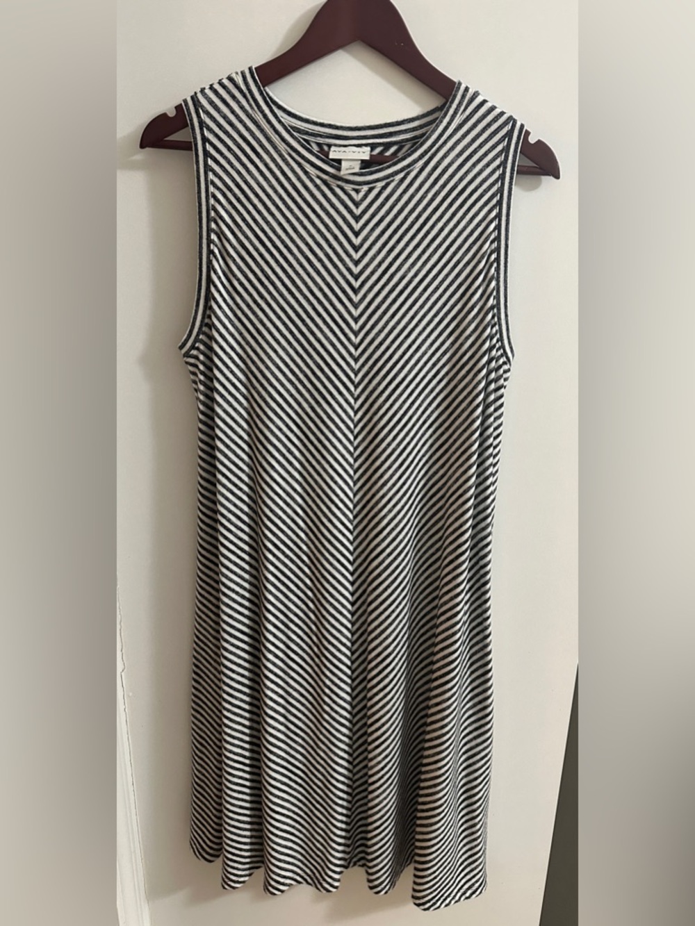 Ava & Viv Sleeveless Black and White Chevron Midi Dress
